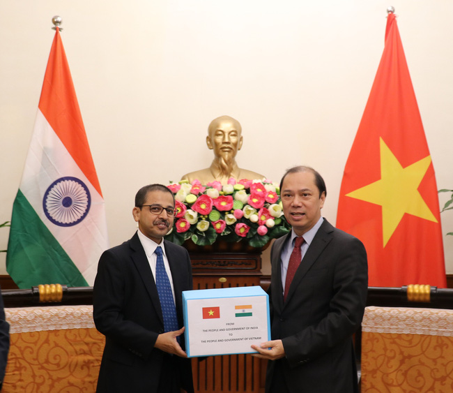 indian government sends aid to vietnamese flood victims